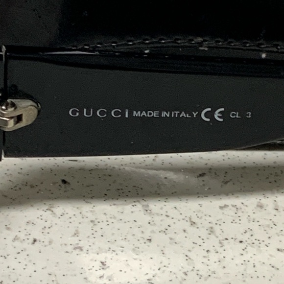 Authentic Mens Gucci sunglasses with Gucci case. - Picture 4 of 9